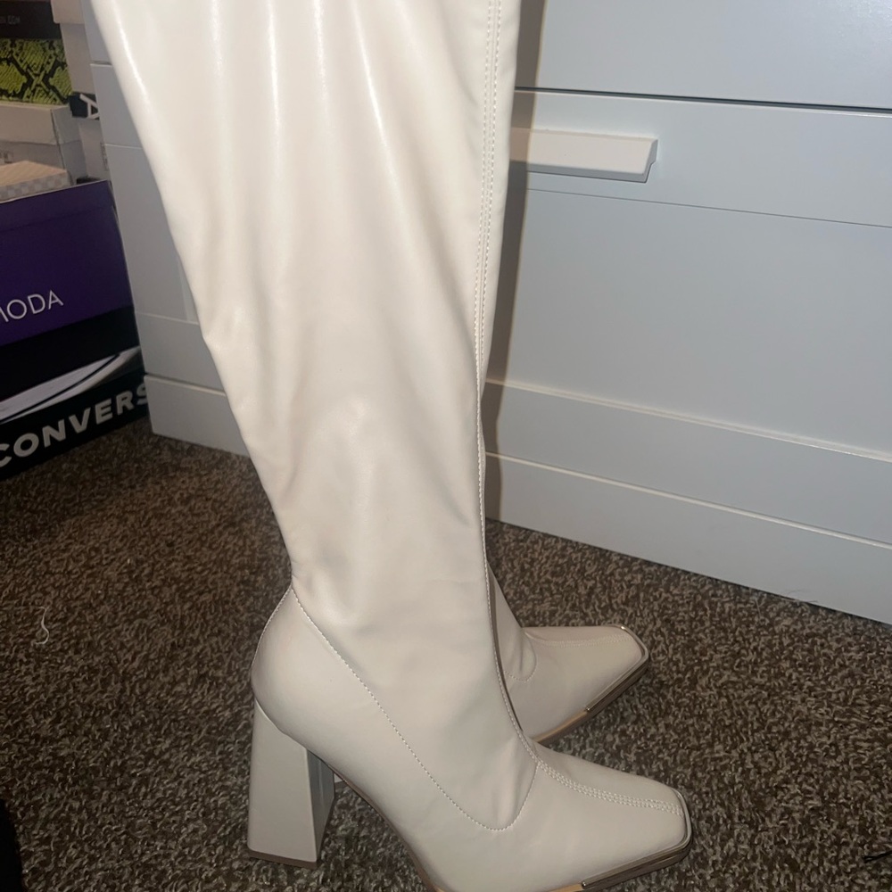 Elegant White Knee-High Women's Boots